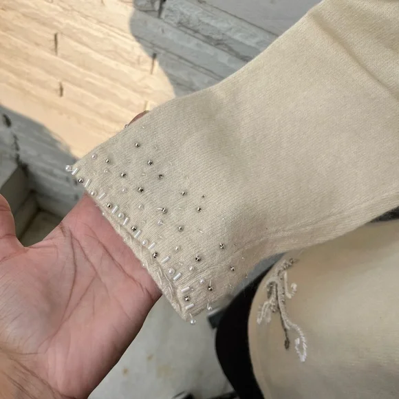 Off White Embroidered Sweater - Picture 4 of 7